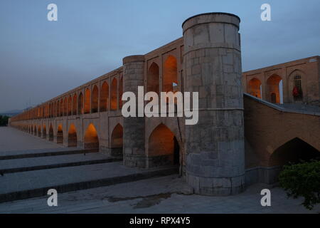 Le pont Allahverdi Khan, Isfahan, Iran Banque D'Images