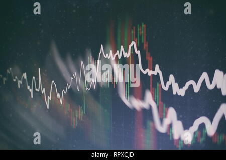 Prix technique graphique et l'indicateur, rouge et vert sur le thème graphique chandelier bleu écran, la volatilité du marché, la tendance vers le haut et vers le bas. Stock trading, crypto Banque D'Images