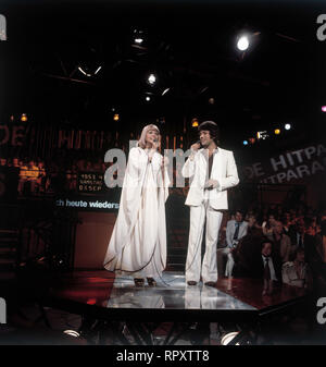 MONIKA HAUFF UND KLAUS DIETER HENKLER / Schlager-Duo : MONIKA HAUFF und KLAUS DIETER HENKLER, der Auftritt dans "Hitparade", 1977. kpa/Grimm Banque D'Images
