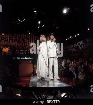 MONIKA HAUFF UND KLAUS DIETER HENKLER / Schlager-Duo : MONIKA HAUFF und KLAUS DIETER HENKLER, der Auftritt dans "Hitparade", 1977. kpa/Grimm Banque D'Images