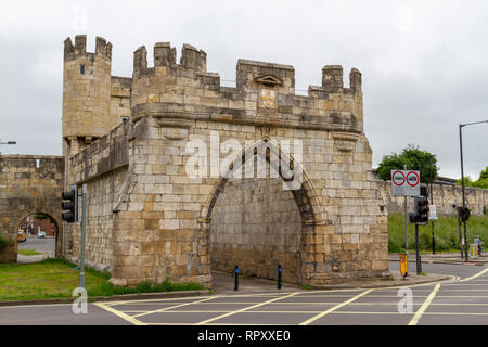 Walmgate Bar (vue de l'extérieur des murs), une partie des remparts de la ville dans la ville de York, au Royaume-Uni. Banque D'Images