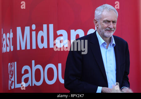 Leader du travail Jeremy Corbyn lors d'un rassemblement à l'action bénévole dans la région de Beeston, qui tombe en député indépendant de la circonscription de Anna Soubry Broxtowe. Banque D'Images