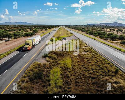 Vue aérienne des environs de Santa Ana, Sonora, Mexique. paysage, autoroute (Photo : Luis Gutierrez / NortePhoto) .. Vista aerea de los alrededore Banque D'Images