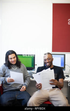 Les adultes dans un autre collège de l'éducation l'étude de l'accès aux études Banque D'Images