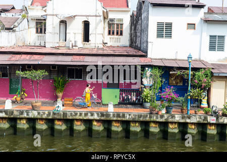 Vieux maisons-boutiques le long de la ligne le long de la rivière Melaka, Melaka, Malaisie. Banque D'Images