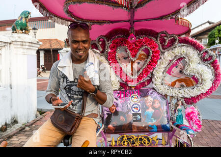 Permis malaisien avec son cyclo, populaire parmi les touristes comme une alternative à la marche à pied. Melaka, Malaisie. Banque D'Images