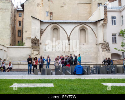 Le Mémorial de l'Holocauste à l'emplacement de l'ancienne synagogue Rose d'or dans la vieille ville de Lviv, Ukraine occidentale. Banque D'Images