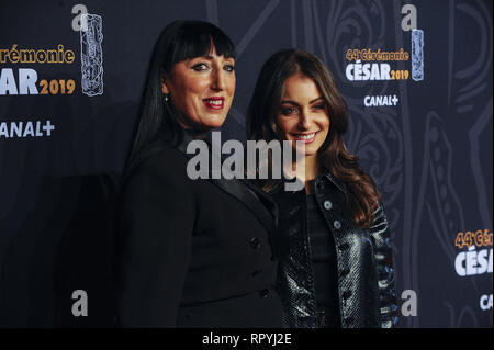 Paris, Ile de France, France. Feb 22, 2019. Rossy de Palma et un invité sont vus sur le tapis rouge lors de la Cesar Film Awards 2019 à la Salle Pleyel à Paris, France. Credit : Thierry Le Fouille/SOPA Images/ZUMA/Alamy Fil Live News Banque D'Images