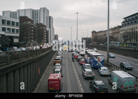 Accident de la circulation sur l'autoroute M8 au Charing Cross à Glasgow le samedi 23 février 2019. Banque D'Images