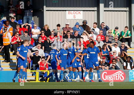 Kingston, Surrey, UK. Feb 23, 2019. Objectif - Michael Folivi de Wimbledon ouvre la notation au cours de l'EFL Sky Bet League 1 match entre l'AFC Wimbledon et Charlton Athletic au Cherry Red Records Stadium, Kingston, en Angleterre, le 23 février 2019. Photo par Carlton Myrie. Usage éditorial uniquement, licence requise pour un usage commercial. Aucune utilisation de pari, de jeux ou d'un seul club/ligue/dvd publications. Credit : UK Sports Photos Ltd/Alamy Live News Banque D'Images