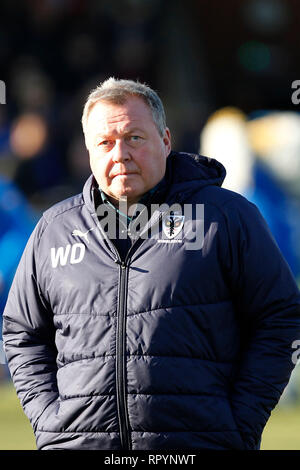 Kingston, Surrey, UK. Feb 23, 2019. L'AFC Wimbledon manager, Wally Downes au cours de l'EFL Sky Bet League 1 match entre l'AFC Wimbledon et Charlton Athletic au Cherry Red Records Stadium, Kingston, en Angleterre, le 23 février 2019. Photo par Carlton Myrie. Usage éditorial uniquement, licence requise pour un usage commercial. Aucune utilisation de pari, de jeux ou d'un seul club/ligue/dvd publications. Credit : UK Sports Photos Ltd/Alamy Live News Banque D'Images