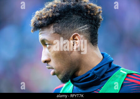 Munich, Allemagne, le 23 février, 2019. Bavaria, Munich : Soccer : Bundesliga, Bayern Munich - Hertha BSC, 23e journée de l'Allianz Arena. Kingsley Coman de FC Bayern Munich traverse la cour. Photo : Lino Mirgeler/DPA - NOTE IMPORTANTE : en conformité avec les exigences de la DFL Deutsche Fußball Liga ou la DFB Deutscher Fußball-Bund, il est interdit d'utiliser ou avoir utilisé des photographies prises dans le stade et/ou la correspondance dans la séquence sous forme d'images et/ou vidéo-comme des séquences de photos. Dpa : Crédit photo alliance/Alamy Live News Banque D'Images