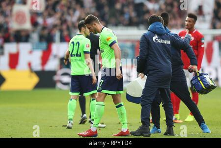 Mainz, Allemagne. Feb 23, 2019. firo : 23.02.2019 Football, Football : 1. Saison 2018/2019, Bundesliga FSV FSV Mainz 05 - FC Schalke 04 S04 Mark Chu, dommage, blessure, l'utilisation dans le monde entier | Credit : dpa/Alamy Live News Banque D'Images