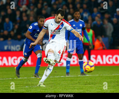 Leicester, Royaume-Uni. Feb 23, 2019. Crystal Palace's Luka Milivojevic partitions de la Premier League anglaise pendant entre Leicester City et Crystal Palace à King Power stadium, Leicester, Angleterre le 23 février 2019. Action Crédit : Foto Sport/Alamy Live News Banque D'Images