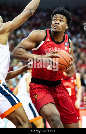 Louisville Cardinals Enoch Centre Steven (23) au cours de la NCAA College Basketball match entre les Cardinals de Louisville et le Virginia Cavaliers au KFC Yum ! Le samedi 23 Février, Centre, 2019 à Louisville, KY. Jacob Kupferman/CSM Banque D'Images