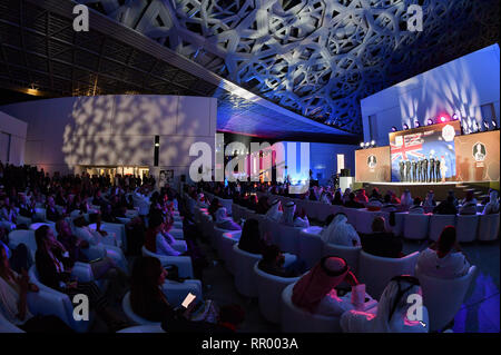 Foto LaPresse - Massimo Paolone 23 febbraio 2019 Abu Dhabi (Émirats arabes unis) Sport autour d' Eau 2019 - Louvre Abu Dhabi - Presentazione squadre LaPresse Photo - Massimo Paolone 23 Février, 2019 Abu Dhabi (Emirats Arabes Unis) Sport cyclisme Tour des EAU 2019 - Louvre Abu Dhabi - présentation des équipes Banque D'Images