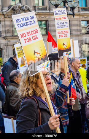 Londres, Royaume-Uni. 23 février 2019. Une protestation contre la banque d'Angleterre demande leur retour à l'investissement de 1,3 milliards de l'or vénézuélien (31 tonnes) au gouvernement vénézuélien et la fin de la tentative de coup d'État soutenu par les Etats-Unis. Le chef de l'opposition de droite Juan Guaido illégitimement, reconnu par notre gouvernement en tant que président, a écrit à Theresa peuvent demander des fonds pour être envoyé à lui. Parmi les conférenciers étaient l'ancien maire de Londres Ken Livingstone et Kate Hudson de la CND. Peter Marshall/Alamy Live News Banque D'Images