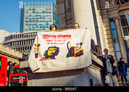 Londres, Royaume-Uni. 23 février 2019. Une protestation contre la banque d'Angleterre demande leur retour à l'investissement de 1,3 milliards de l'or vénézuélien (31 tonnes) au gouvernement vénézuélien et la fin de la tentative de coup d'État soutenu par les Etats-Unis. Le chef de l'opposition de droite Juan Guaido illégitimement, reconnu par notre gouvernement en tant que président, a écrit à Theresa peuvent demander des fonds pour être envoyé à lui. Parmi les conférenciers étaient l'ancien maire de Londres Ken Livingstone et Kate Hudson de la CND. Peter Marshall/Alamy Live News Banque D'Images