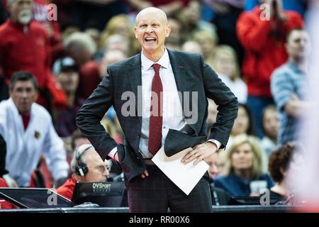 Louisville Cardinals entraîneur en chef Chris Mack durant la NCAA College Basketball match entre les Cardinals de Louisville et le Virginia Cavaliers au KFC Yum ! Le samedi 23 Février, Centre, 2019 à Louisville, KY. Jacob Kupferman/CSM Banque D'Images