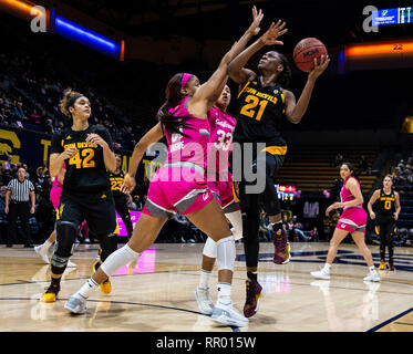 Berkeley, CA 22 Feb 2019, aux États-Unis. A. Arizona State Sun Devils avant Sophia Elenga (21)prend un tir pendant la Basket-ball match entre Arizona State Sun Devils et le California Golden Bears 60-69 perdu à Berkeley en Californie Pavillon Hass Thurman James/CSM/Alamy Live News Banque D'Images