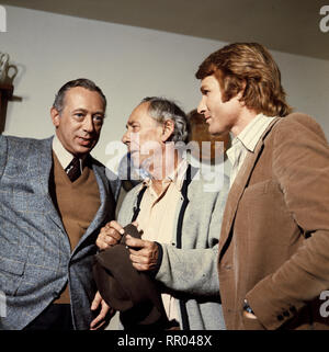 DERRICK / Mitternachtsbus / Theodor Grädler BRD 1974 Voir Horst Tappert (Derrick mit), RUDOLF PLATTE (Herr), FRITZ WEPPER Wollweber (Klein) / 8406 Überschrift : DERRICK / BRD 1974 Banque D'Images