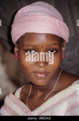 Jeune femme, au Niger. Banque D'Images