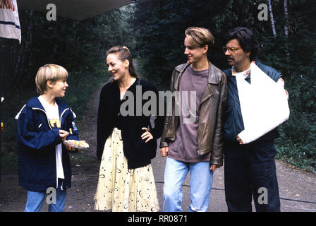 MICH S'JA KEINER / BRD 1989 / Sigi Rothemund Ein Junge auf der Suche nach Wärme und Geborgenheit. Foto : STEVEN BENNETT (Manuel), Sabina TROOGER (Mutter), Paul (Holger Herwig) MUSÉE PETER und. 35116#  / Überschrift : MICH S'JA KEINER / BRD 1989 Banque D'Images