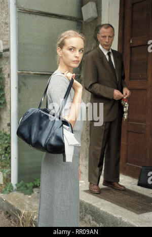 TOTER MANN / D 2001 / Christian Petzold Nina Hoss als Lyla, MICHAEL GERBER als Makler, dans 'Toter Mann', 2001. #  / Überschrift : TOTER MANN / D 2001 Banque D'Images