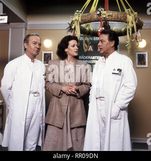 / 1989-1996 Auf Leben und Tod BRD 1988 Hans-Jürgen Tögel / HORST NAUMANN (Dr Römer), Beatrice KESSLER (Thérèse Rotenburg), KLAUSJÜRGEN WUSSOW (Prof. Brinkmann), in der Folge : "Auf Leben und Tod'. EM / Überschrift : BRD 1988 / 1989-1996 Banque D'Images