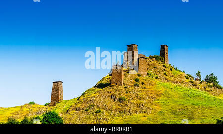 Tours en pierre de la forteresse de l'Keselo dans la région de Omalo, Géorgie Banque D'Images