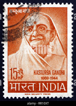 Inde - circa 1964 : timbre imprimé en Inde montre Kasturba Gandhi, épouse de Mahatma Gandhi, circa 1964 Banque D'Images