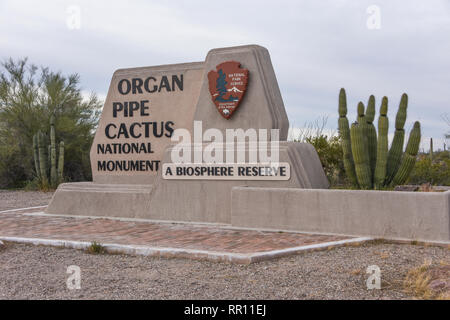 Panneau d'entrée de tuyau d'Orgue Monument National Cactus et réserve de biosphère de près de Lukeville, Sud Centre de l'Arizona Banque D'Images