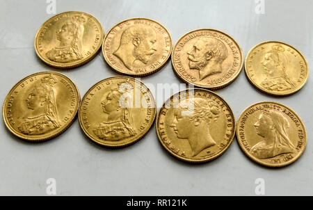 6 souverains et 2 demi souverains,datant de 1885 à 1913 Banque D'Images