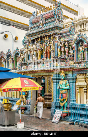 Sri Krishnan Temple, un temple hindou dédié au dieu Krishna, une incarnation de Vishnu. Son situé dans le quartier de Bugis, Singapour. Banque D'Images