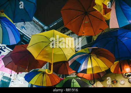 Décoration parasols colorés dans un style de décoration Banque D'Images