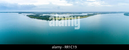 Antenne large panorama de la Rivière Manning avec copie espace. Harrington, New South Wales, Australie Banque D'Images