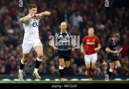 L'Angleterre Owen Farrell fête marquant une pénalité au cours de la Guinness au match des Six Nations, la Principauté Stadium, Cardiff. Banque D'Images