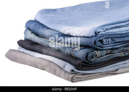 Pile de jeans isolé sur fond blanc Banque D'Images