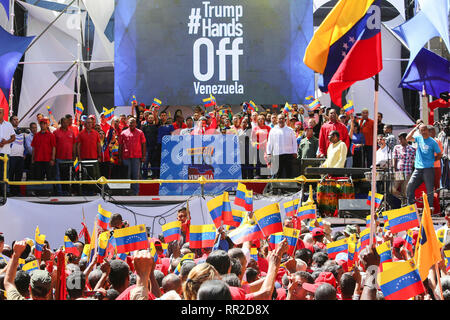 Caracas, Venezuela. Feb 23, 2019. Le président Nicolas Maduro participe à une manifestation pro-gouvernementale à Caracas, capitale du Venezuela, le 23 février 2019. Le président vénézuélien Nicolas Maduro a annoncé samedi la rupture des relations diplomatiques et politiques avec la Colombie voisine, suite à ce dernier son soutien à l'opposition de droite et les transfuges militaires. Source : Xinhua/Alamy Live News Banque D'Images