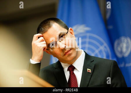 Beijing, Chine. Feb 22, 2019. Le ministre des Affaires étrangères vénézuélien Jorge Arreaza participe à une conférence de presse au siège des Nations Unies à New York, le 22 février 2019. Le ministre des Affaires étrangères vénézuélien Jorge Arreaza a déclaré vendredi que son gouvernement veut avoir la paix avec les États-Unis et l'espoir de s'asseoir à la table avec l'opposition. Credit : Muzi Li/Xinhua/Alamy Live News Banque D'Images