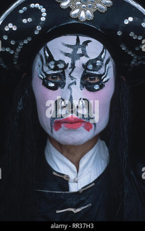 Acteur de l'opéra du Sichuan au théâtre Bashu, Chengdu. Banque D'Images