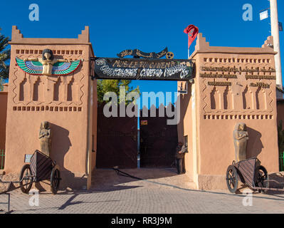 La porte d'entrée du Musée du Cinéma de Ouarzazate au Maroc, le plus important de l'Afrique Zone est un cinéma situé. Banque D'Images
