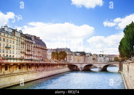 Bridge Pont Saint-Michel à Paris cite island Banque D'Images