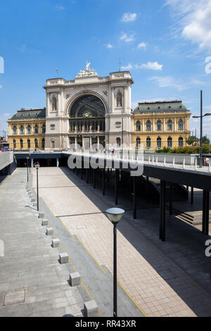 La Hongrie, Budapest, la gare Keleti, le style éclectique du 19ème siècle, vue ville Banque D'Images