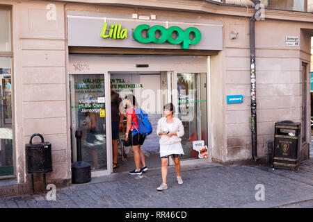 Stockholm, Suède - le 12 juillet 2018 : l'entrée de la place Lilla Supermarché Coop situé dans le quartier de la vieille ville. Banque D'Images