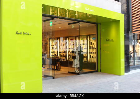 TOKYO, JAPON - 23 février 2019 : avant d'un magasin Paul Smith dans la région de Marunouchi à Tokyo. Banque D'Images