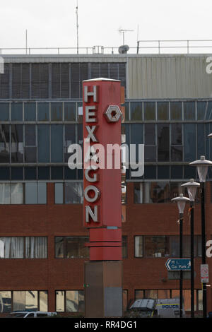 Reading, Royaume-Uni - 09 Février 2019 : comité permanent signe pour le théâtre Hexagon à Queen's walk Banque D'Images