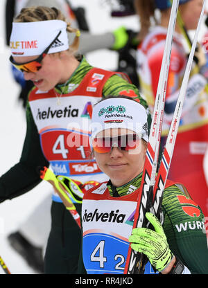 Seefeld, Autriche. Feb 24, 2019. Championnat du Monde de cross-country, classique, Sprint par équipe, les femmes, Final. Les démarreurs allemand Carl Victoria (l) et Sandra Ringwald terminer. Credit : Hendrik Schmidt/dpa-Zentralbild/dpa/Alamy Live News Banque D'Images