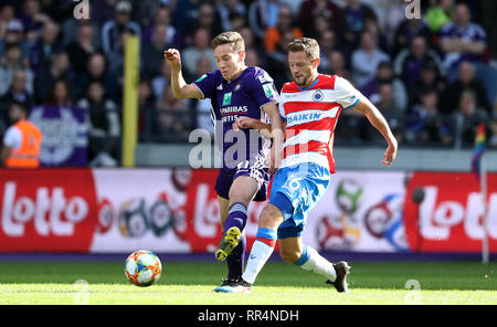 Bruxelles, Belgique. Feb 24, 2019. Yari Verschaeren d'Anderlecht et Mats Rits de Club Brugge lutte pour le ballon au cours de la Jupiler Pro League match day 27 entre le RSC Anderlecht et le Club de Bruges le 24 février 2019 à Bruxelles, Belgique. (Photo de Vincent : Crédit Photos Pro/Alamy Live News Banque D'Images