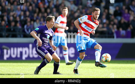 Bruxelles, Belgique. Feb 24, 2019. Yari Verschaeren d'Anderlecht et Mats Rits de Club Brugge lutte pour le ballon au cours de la Jupiler Pro League match day 27 entre le RSC Anderlecht et le Club de Bruges le 24 février 2019 à Bruxelles, Belgique. (Photo de Vincent : Crédit Photos Pro/Alamy Live News Banque D'Images